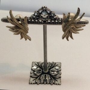 Vintage Oscar De La Renta Art Nouveau clip on